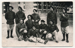 CPA Photo - Groupe De Militaires, CHASSEURS, N°25 Sur Le Col - Characters