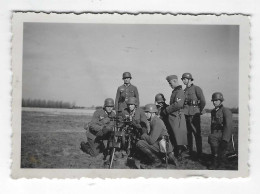 Photo Originale - Soldats Allemands Tirant à La Mitrailleuse - WW2 - Guerra, Militari