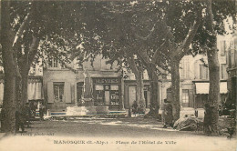 ALPES DE HAUTE PROVENCE  MANOSQUE  Place De L'hotel De Ville - Manosque