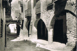 51925. Postal GUIMERA (Lerida) . Vista De Les Escorones, Porches De La Calle De La Capilla - Lérida