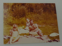 Little Girl, Woman And Man On The Beach - Anonyme Personen