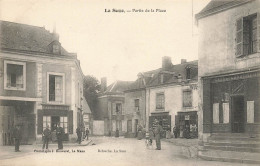 La Suze Sur Sarthe * Partie De La Place Du Village * Café Des Laboureurs * Café Du Marché - La Suze Sur Sarthe