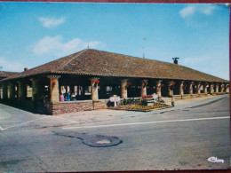 85 - MOUTIERS Les MAUXFAITS - Les Halles Construites En 1764. - Moutiers Les Mauxfaits