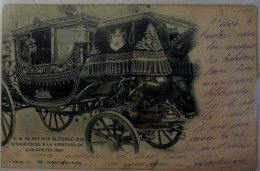 REY ALFONSO XIII DIRIGIENDOSE A LA APERTURA DE LAS CORTES 1899 Hauser Y Menet - Royal Families