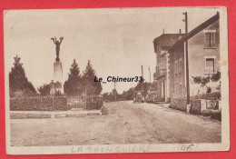 46 - LATRONQUIERE----Avenue De La Victoire---Monument--cpsm Pf - Latronquiere