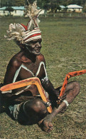 AUSTRALIAN ABORIGINAL WITH BOOMERANGS - Aborigènes