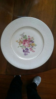 Assiette En Porcelaine.Fleurs Polychromes. - Limoges (FRA)