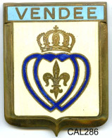 CAL286 - PLAQUE CALANDRE AUTO - VENDEE - Plaques émaillées (après 1960)