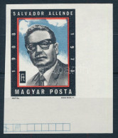 ** 1974 Salvador Allende ívsarki Vágott Bélyeg - Autres & Non Classés