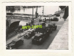 WW2 PHOTO ORIGINALE Soldats Allemands & Refugiés Traction Citroën SAUMUR Entre Angers & Tours 49 MAINE ET LOIRE 1940 - 1939-45