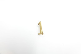 Militaria - INSIGNIA : Regiment Mark : 1 - Brass Number - Uniform - Autres & Non Classés