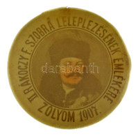 ~1907. "II. Rákóczy F. Szobra Leleplezésének Emlékére - Zólyom 1907" Nyomtatott Portréval Ellátott Sérült Kitűző (23mm)  - Non Classés
