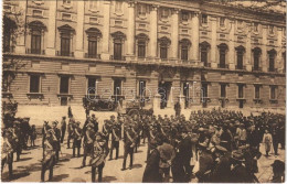 ** T2/T3 Madrid, Palacio Real, Salida De Los Alabarderos / Royal Palace, Spanish Royal Guard, Automobile (from Postcard  - Sin Clasificación