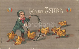 * T3/T4 1922 Fröhliche Ostern / Easter Greeting Art Postcard, Boy With Chickens. Emb. Litho (szakadás / Tear) - Ohne Zuordnung