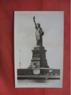 Statue Of Liberty  On Bedloes Island RPPC. Green Stain On Back.     New York > New York City  - Ref 6196 - Estatua De La Libertad