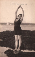 Mode - Baigneuse , Bains De Mer - Femme En Maillot De Bain - Mode