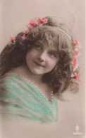 ENFANTS - Portrait - Petite Fille Avec Une Couronne De Fleurs - Colorisé - Carte Postale Ancienne - Ritratti