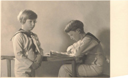 PHOTOGRAPHIE - Des Enfants à L'école - Carte Postale Ancienne - Photographs