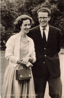 PHOTOGRAPHIE - Un Couple Souriant - Carte Postale Ancienne - Photographs