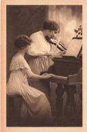 PHOTOGRAPHIE - Deux Sœurs Jouant Du Piano Et Du Violon - Carte Postale Ancienne - Photographs