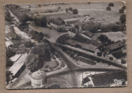 CPSM 86 - MIREBEAU - Vue Aérienne Gendarmerie Et Croisement Des Routes Vers Poitiers , Loudun Et Chatellerault TB CENTRE - Mirebeau