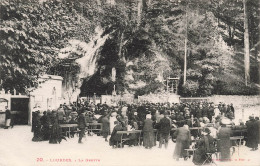 FRANCE - Lourdes - La Grotte - Animé - Carte Postale Ancienne - Lourdes