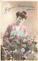 FÊTES ET VOEUX - Joyeux Anniversaire - Jeune Femme Entourée De Fleurs - Colorisé - Carte Postale Ancienne - Cumpleaños