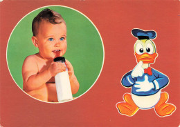 FANTAISIES - Bébé - Un Bébé Tétant Un Biberon - Donald - Colorisé Carte Postale Ancienne - Bebes