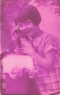 ENFANT - Petite Fille Avec Une Peluche - Carte Postale Ancienne - Portraits