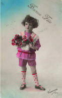 ENFANTS - Petite Fille Tenant Un Bouquet De Fleurs - Roses - Chaussettes à Pois - Colorisé -  Carte Postale Ancienne - Retratos