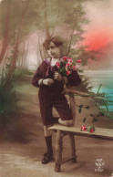 ENFANTS - Un Jeune Garçon Habillé En Marin Près Un Banc - Colorisé - Carte Postale Ancienne - Portraits