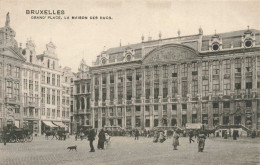 BELGIQUE - Bruxelles - Grand'Place - Maison Des Ducs - Animé - Carte Postale Ancienne - Places, Squares