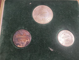 ESPAÑA. ESTUCHE CON TRES REPRODUCCIONES  DE MONEDAS CANTONALES. - Collections