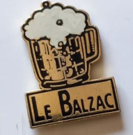 YY228 Pin's Chope Bière Beer Bar Le Balzac Rennes Ille Et Vilaine Achat Immédiat - Bier