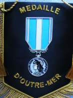 FANION DECORATION MEDAILLE OUTRE MER (CANNETILLE) NEUF - Army