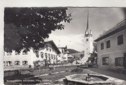 D5507) ABTENAU - Salzburg - Brunnen Holzzaun Häuser U. Kirche - Abtenau