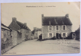 PLOUBAZLANEC (22) : La Grande Place (enseigne "Au Bon Marché") - J. Sorel éditeur - Circulée 1921 - Tachée - Ploubazlanec