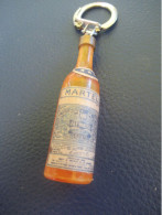 Porte-clé Ancien /Alcool /Cognac  /MARTELL /Petite Bouteille/ Vers 1960-1970             POC613 - Llaveros