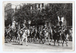 PHOTO 550 - MILITARIA - PARIS - Photo Originale 13 X 12,5 - Défilé De La Garde Républicaine à Cheval - War, Military