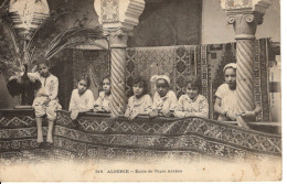 ALGERIE  ECOLE DE TAPIS ARABES - Enfants