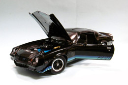 Greenlight - CHEVROLET CAMARO Z28 1981 Noir Réf. 13635 Neuf 1/18 - Otros & Sin Clasificación