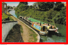 CPSM/pf  NORTHAMPTONSHIRE (Angleterre)  Pair Of Narrow Boats At Braunston, Grand Union Canal, Péniche..*3494 - Northamptonshire