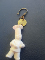 Porte-clé Ancien / Moutarde  /AMORA/  Mitron  / Petit Personnage/ Vers 1960-1980            POC624 - Key-rings