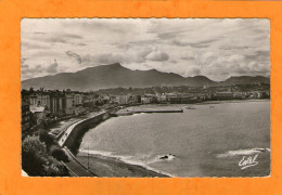 SAINT-JEAN-de-LUZ -  La Plage Et Le Casino - - Casinos