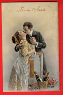 ZWZ-31  Bonne Année, Couple S'embrassant, Le Baiser. Champagne, 1er Janvier. Gaufré Prägerei. Circulé 1913    - Neujahr