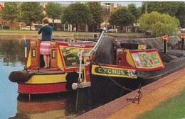 AK 167668 ENGLAND - Stratford-upon-Avon.- Narrow Boats In The Stratford Canal Basin - Stratford Upon Avon