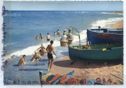 - 3 - LE BARCARES Sur MER - La Plage, Barques De Pêche Et Son Lamparo, ( Pyr. - Or ), Glacée, Cliché Rare, TTBE, Scans. - Port Barcares