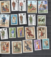 LOT VRAC 20 Timbres Thème Tenues Militaires Et Uniformes Cf Scans Pour Détail Svp - Militaria