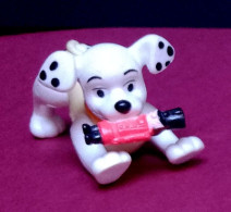 Figurine Des 101 Dalmatiens : Dalmatien Jouant Avec Un Soldat En Plastique ( Voir Photo ). - Disney