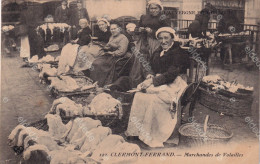 Close Up Poultry Merchant Marchandes De Volailles  Tricot Knitting Soup - Marchands